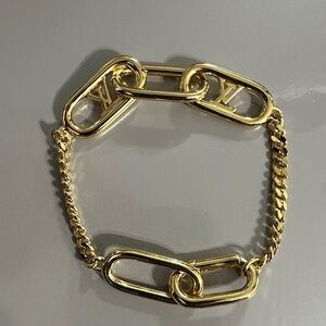 Gold Chain L V Bracelet